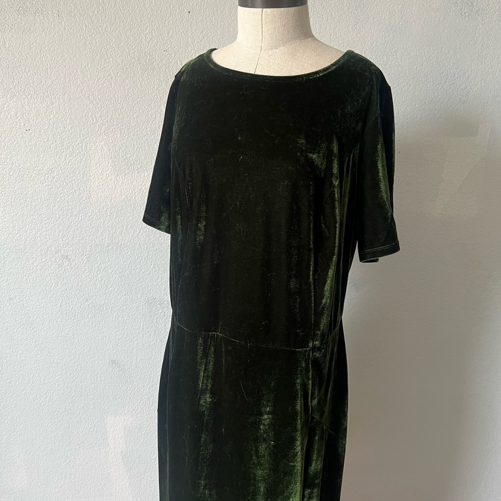 Unique Vintage Plus Size Dark‎ Green Velvet vintage Midi Dress - Picture 2 of 6